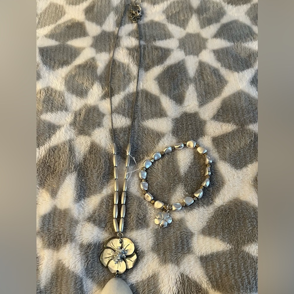 Moon stone and flower necklace and bracelet